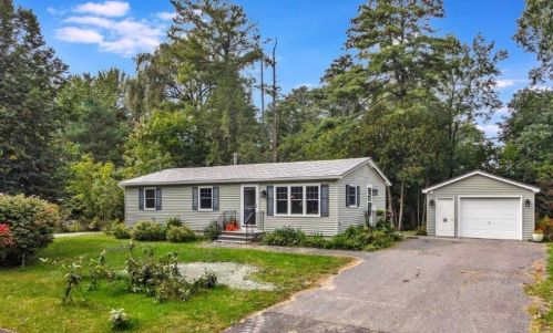 16 Cushnoc Dr, Augusta, ME 04330-5923