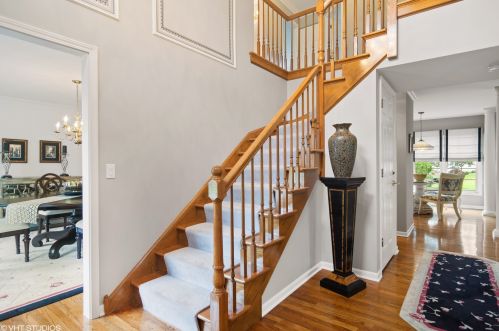 1120 Lismore Dr, Des Plaines, IL 60016-8709