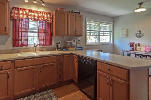 95 Indian Acres Dr, Hinsdale, NH 03451-2405