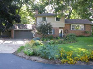 10402 Geneva Dr, The Ledges, IL 61073-9379