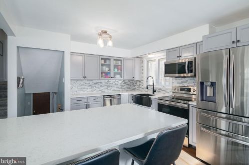 1221 Oakwood Rd, Tavistock NJ  08033-3632 exterior