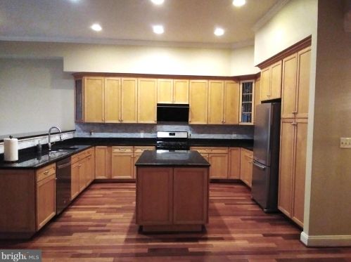 6403 Velliety Ln, Springfield VA  22152-2245 exterior