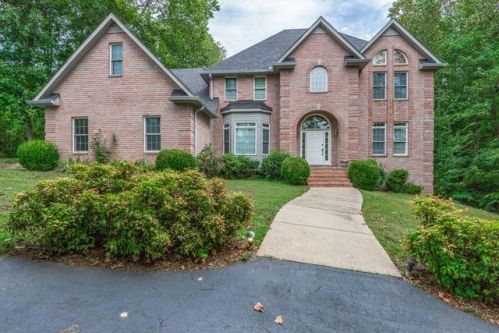 104 Clairmont Dr, Dickson, TN 37055-1567