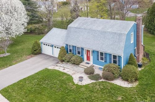 51 Heritage Blvd, Middletown, CT 06457-1677