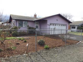 280 Hobbs St, Lebanon OR  97355-2323 exterior