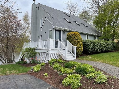 10 Riverview Dr, Providence, RI 02904-2910