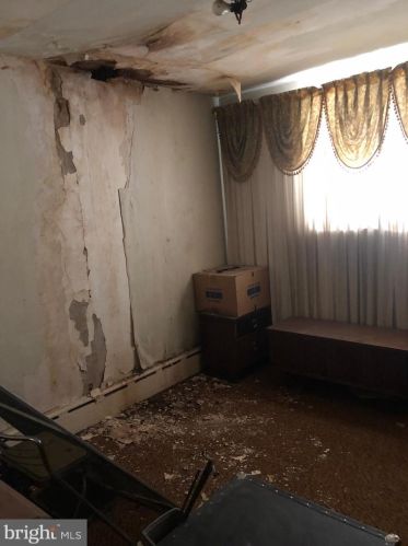 2442 10th St, Philadelphia PA 19133-1614 exterior