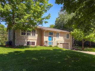 17900 Powderhorn Dr, Hopkins, MN 55345-1635