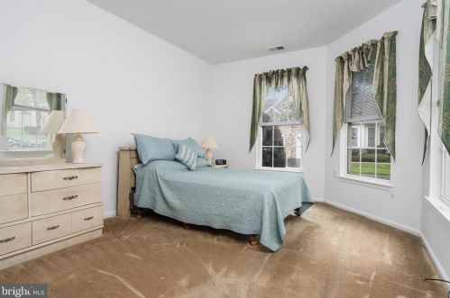 117 Meadowlark Dr, Trenton NJ  08690-3547 exterior