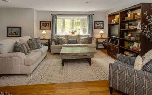 1097 Sussex Tpke, Dover NJ  07869-4206 exterior