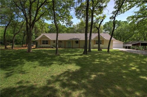 1212 Shannon Ln, Edmond, OK 73034-8123