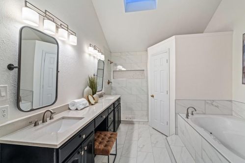 4204 Clf Dr, Carrollton TX 75010-4031 exterior