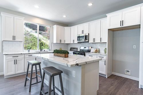 3729 Strata Dr, Carlsbad, CA 92010-5504