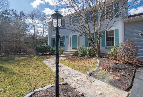 10 Windward Dr, Westerly, RI 02891-4101