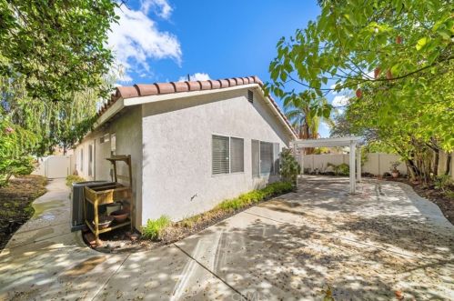 145 Cape Elizabeth Way, Riverside CA  92506-6180 exterior