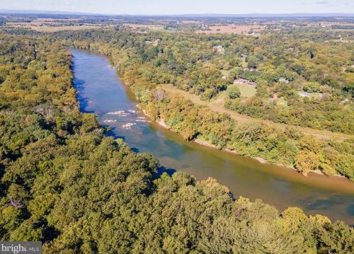 107 Featherbed Ln, Harpers Ferry WV 25425-4982 exterior