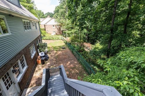 675 Fair Oaks Mnr, Atlanta GA  30327-4364 exterior