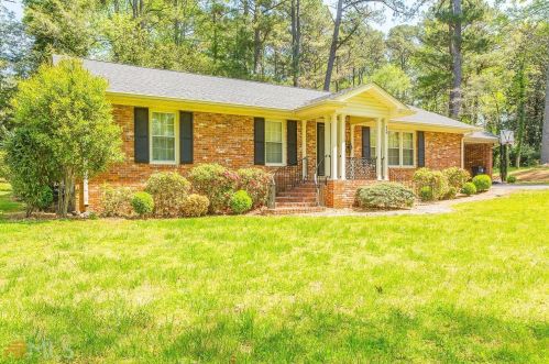 405 Brookwood Ln, Lafayette, GA 30728-2583