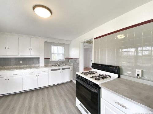 1 Tarlov St, Norwalk CT  06854-2603 exterior