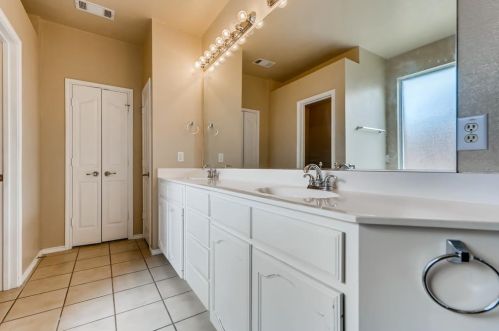 5841 Pearl Oyster Ln, Fort Worth TX  76179-7563 exterior