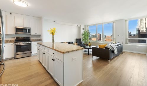 33 Ontario St, Chicago IL  60654-7760 exterior