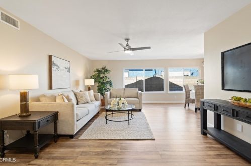 2736 Royal Ave, Simi Valley, CA 93065-4768