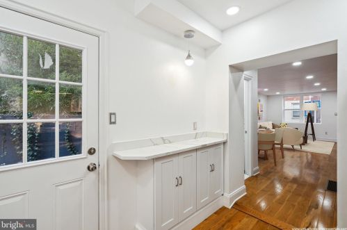 312 Manton St, Philadelphia PA  19147-5213 exterior