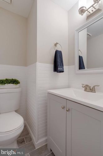 8816 Ridge Hollow Ct, Springfield VA  22152-1424 exterior