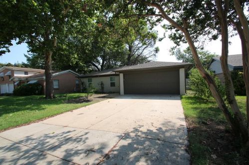 2909 Raton Dr, Fort Worth TX  76116-3905 exterior