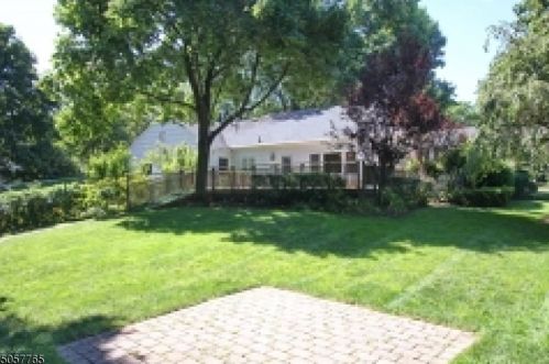 41 Highlands Ave, Springfield, NJ 07081-3740