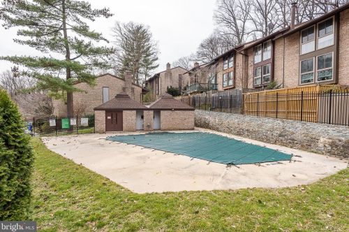 9233 Three Oaks Dr, Silver Spring MD 20901-3372 exterior