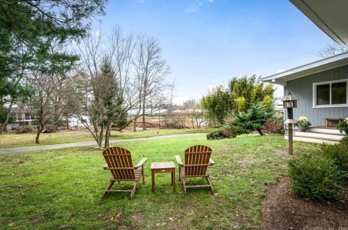 12 Splitrock Rd, Norwalk CT  06854-4713 exterior