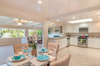 907 Sunset Dr, Vista, CA 92081-6827