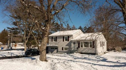 80 Hilton Dr, Wapping, CT 06074-3417