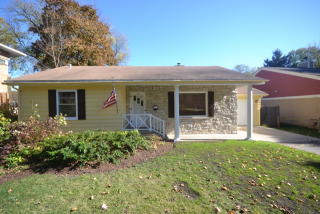 418 2nd Ave, Green Oaks, IL 60048-2865