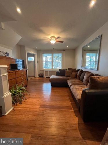 4939 Front St, Philadelphia, PA 19120-3535