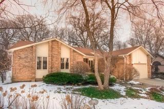 104 Oakmont Dr, Bannockburn, IL 60015-5084