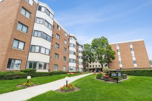 5500 Lincoln Ave, Morton Grove IL  60053-3477 exterior