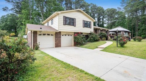 5800 Duchess Ct, Stone Mountain, GA 30087-5105