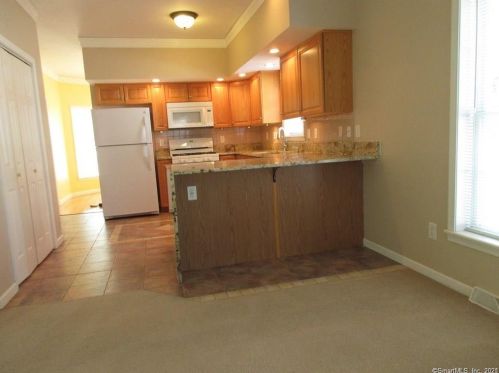 33 Crescent Ave, Niantic CT  06357-3033 exterior