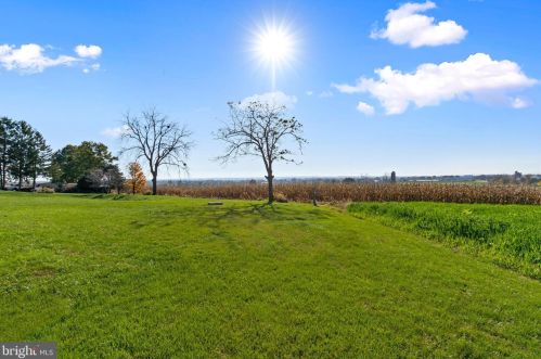 2360 Vw Dr, Lancaster PA  17602-1016 exterior