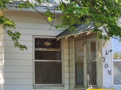704 Main St, Pipestone, MN 56164-2128