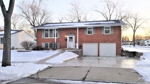 843 Plate Dr, Palatine, IL 60074-7135