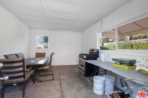 2417 Glenoaks Blvd, Glendale CA  91206-3027 exterior