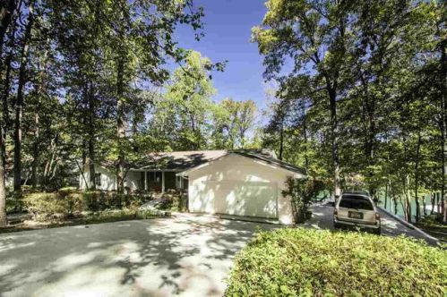 121 Lindos Dr, Seneca, SC 29672-6748