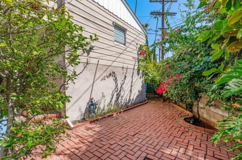 1014 Mountain St, Glendale CA  91202-1042 exterior