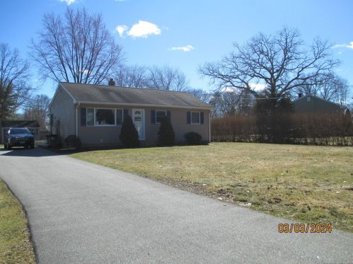 116 Chestnut Dr, Colchester, CT 06415-1422