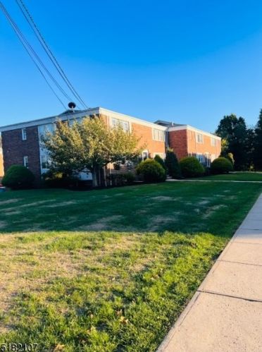 4 Columbia Dr, Bridgewater, NJ 08807-3404