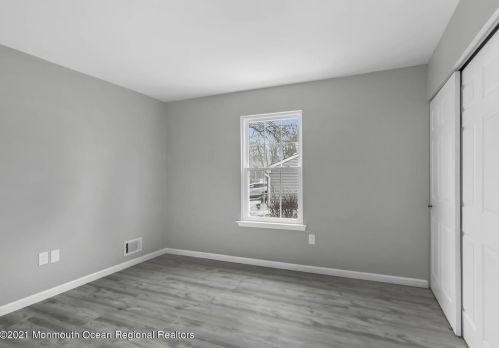 52 Redwood Dr, Tinton Falls NJ 07712-8702 exterior