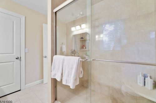 16 Knollwood Dr, Town Center NJ  07052-2406 exterior